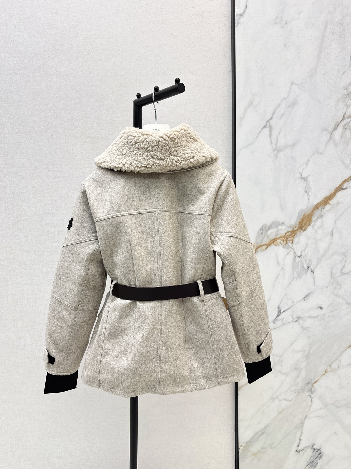 Lamb fur collar waistband hooded down jacket