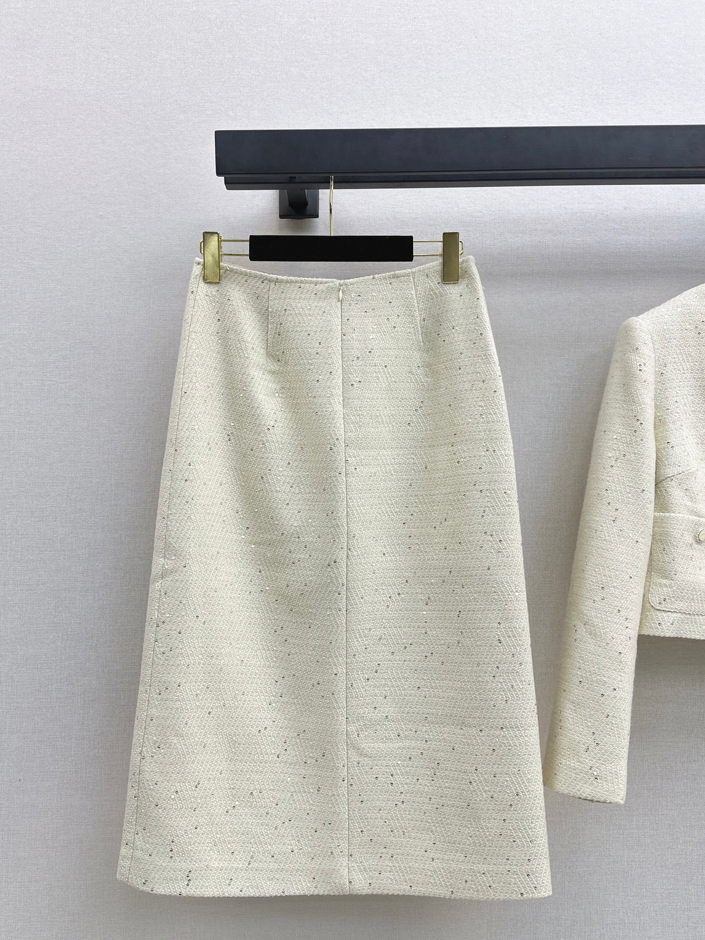 Weaving suit