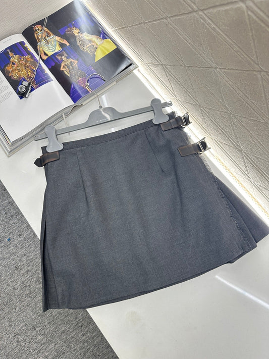 High-waisted pleated mini skirt