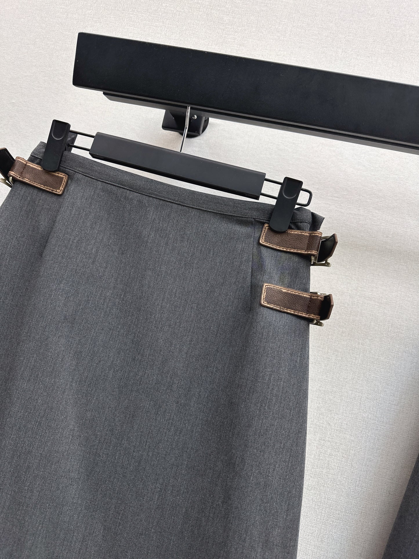 Leather-trimmed midi skirt