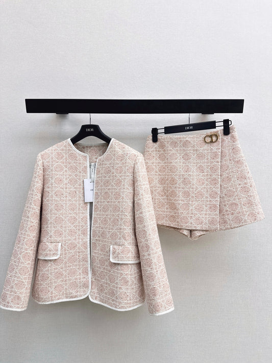 Cannage Pattern Suit
