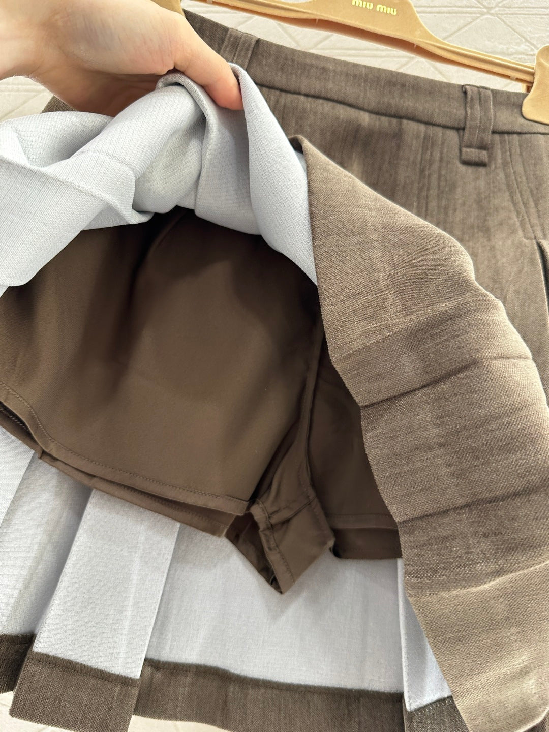 Suit with pleated skirt set