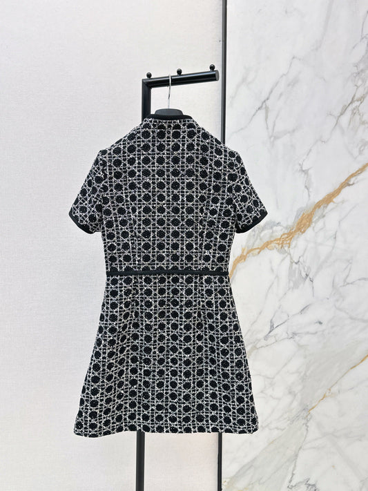Stand-up collar short-sleeved dress
