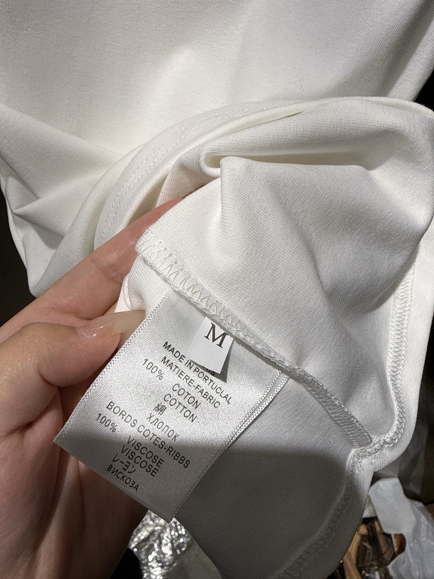 Round neck sleeveless