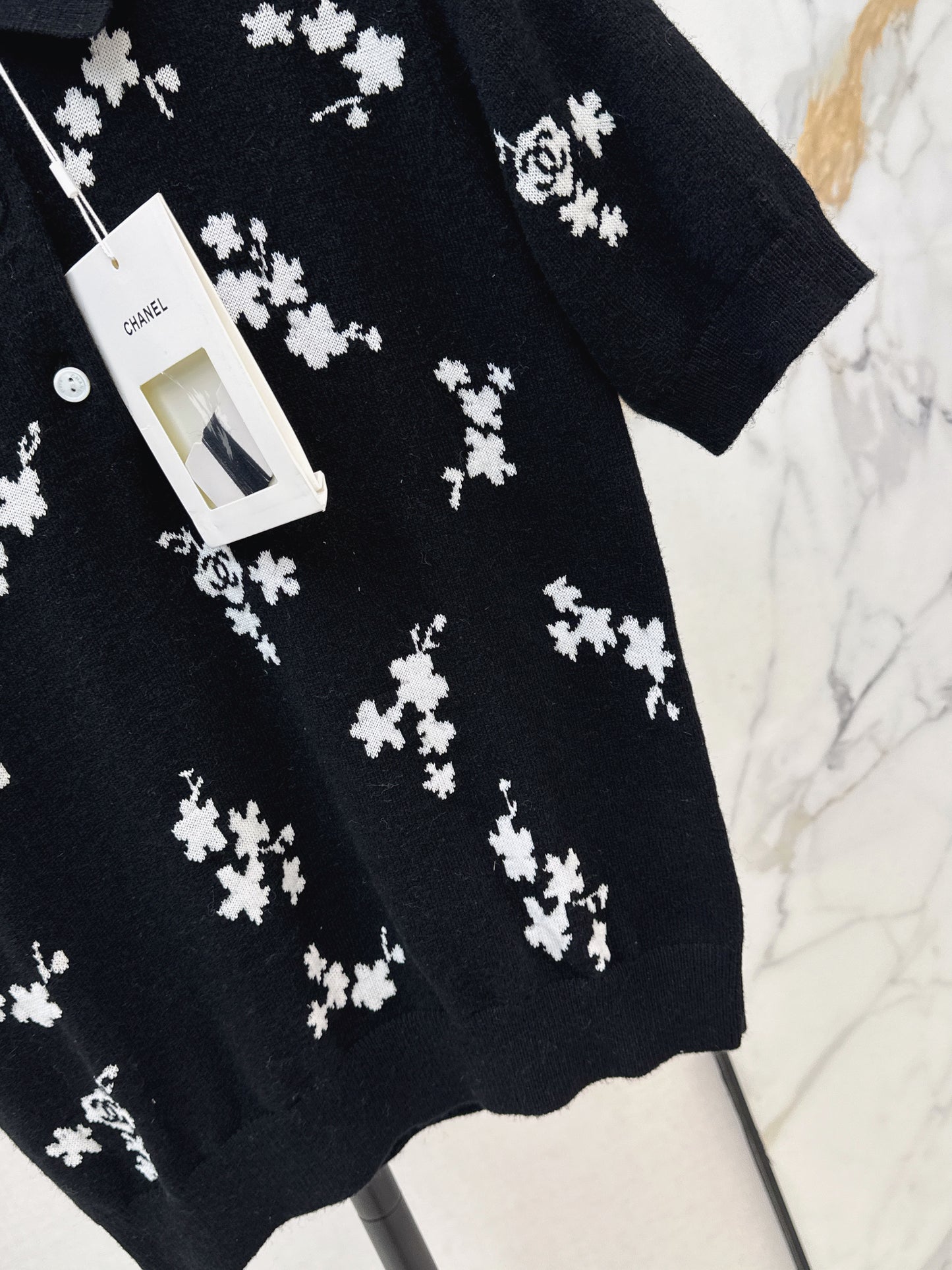 Four-leaf clover inlay T-shirt