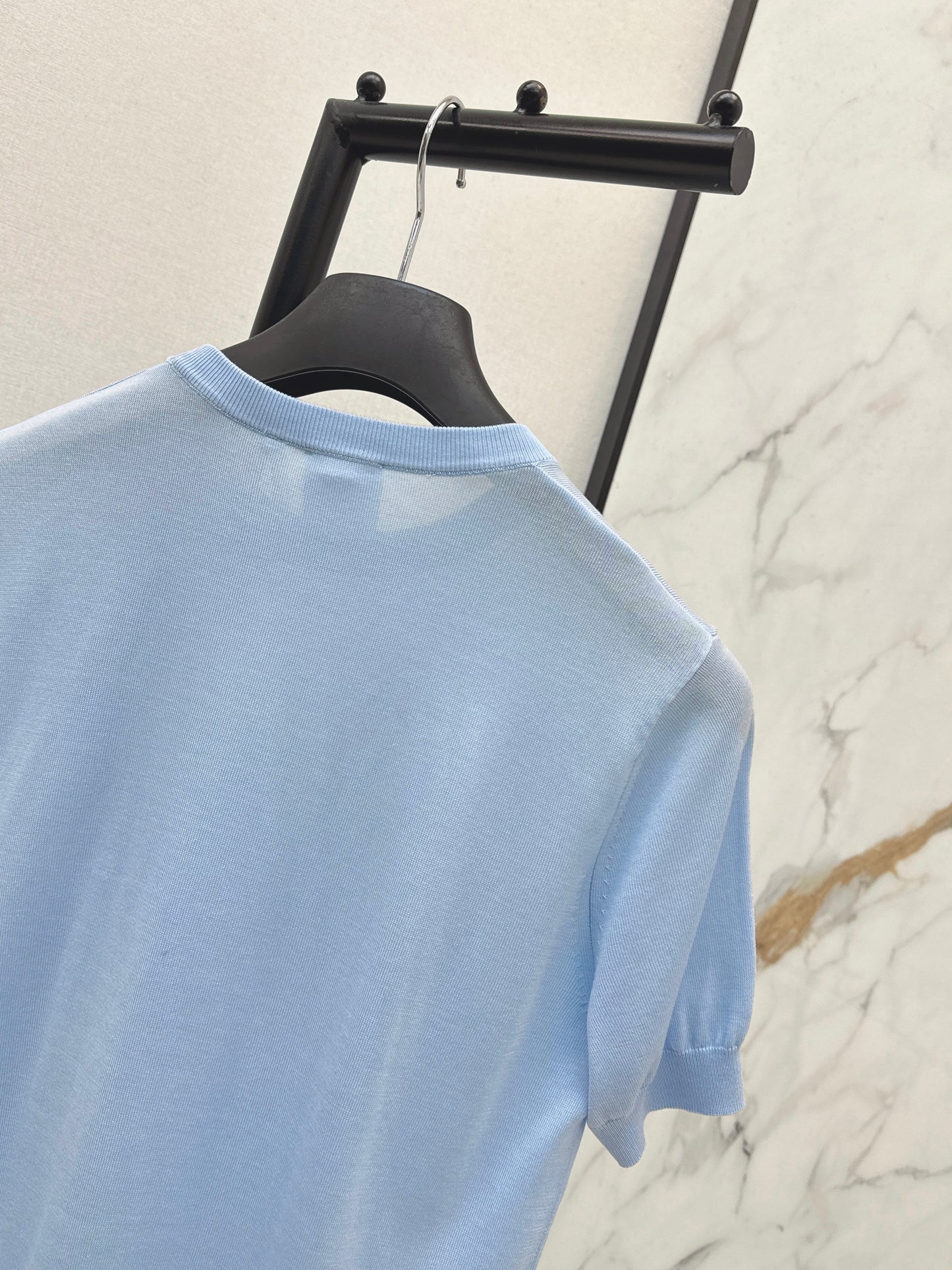 Bow-tie collar short-sleeved top
