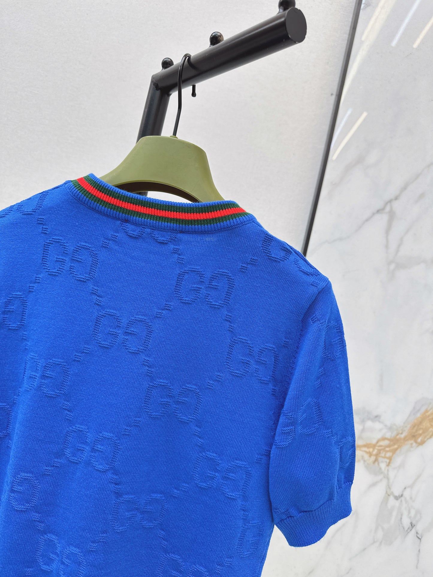 Color-blocked trim T-shirt