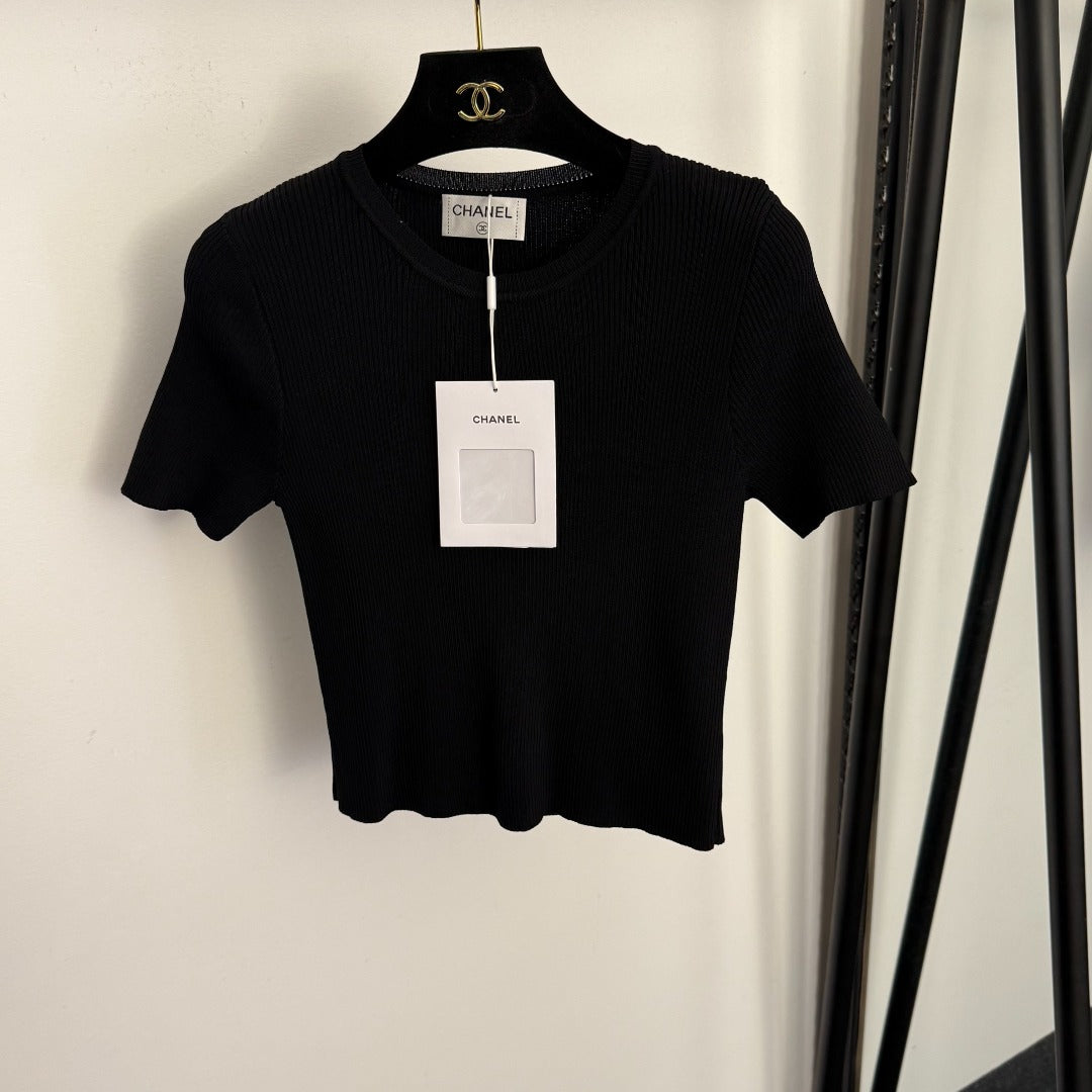 Slim fit short-sleeved top