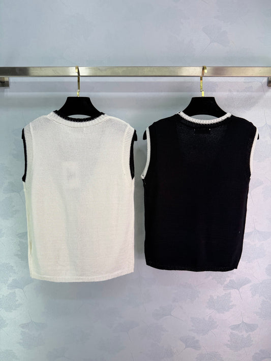 V-neck vest with contrasting trim
