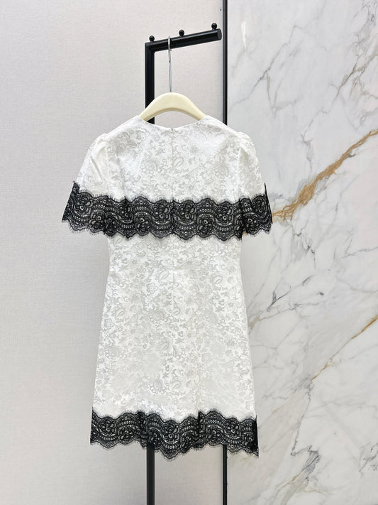 Color-blocked lace dress