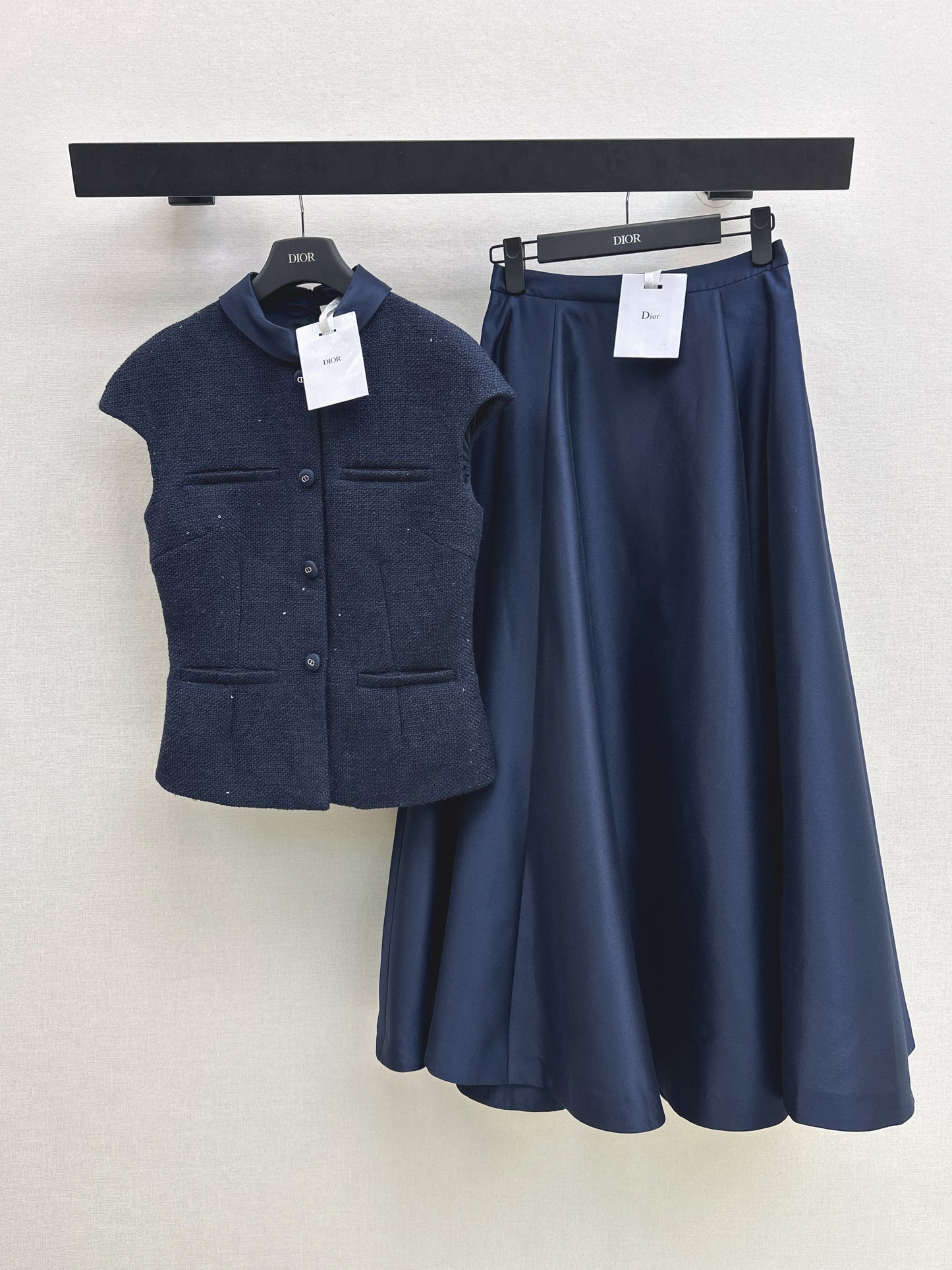 26ss Stand-up collar, fitted waist knitted top