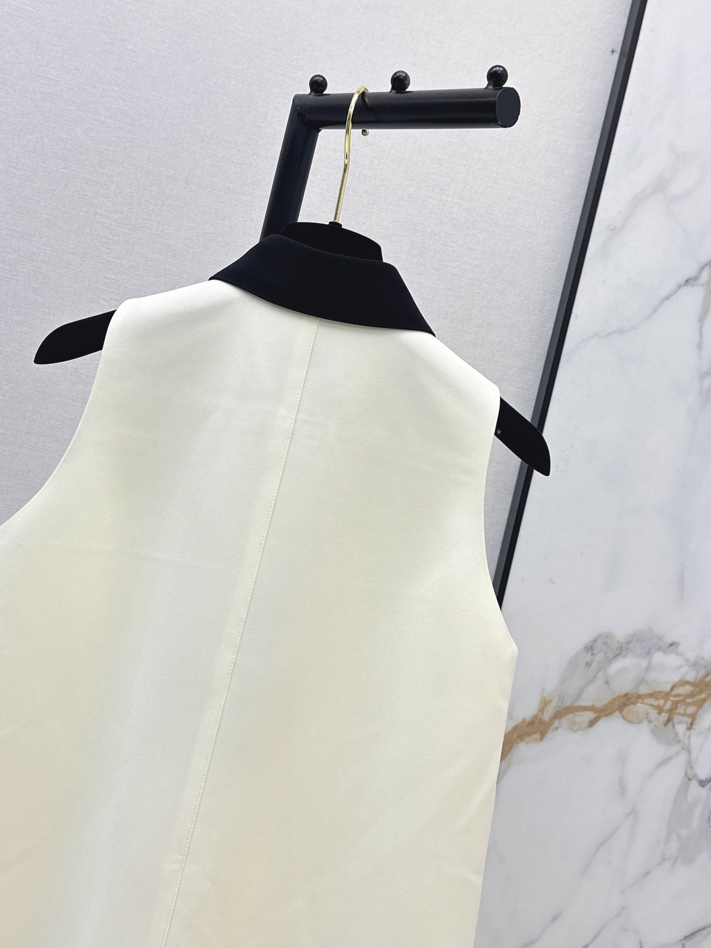 26ss Collared Sleeveless Dress