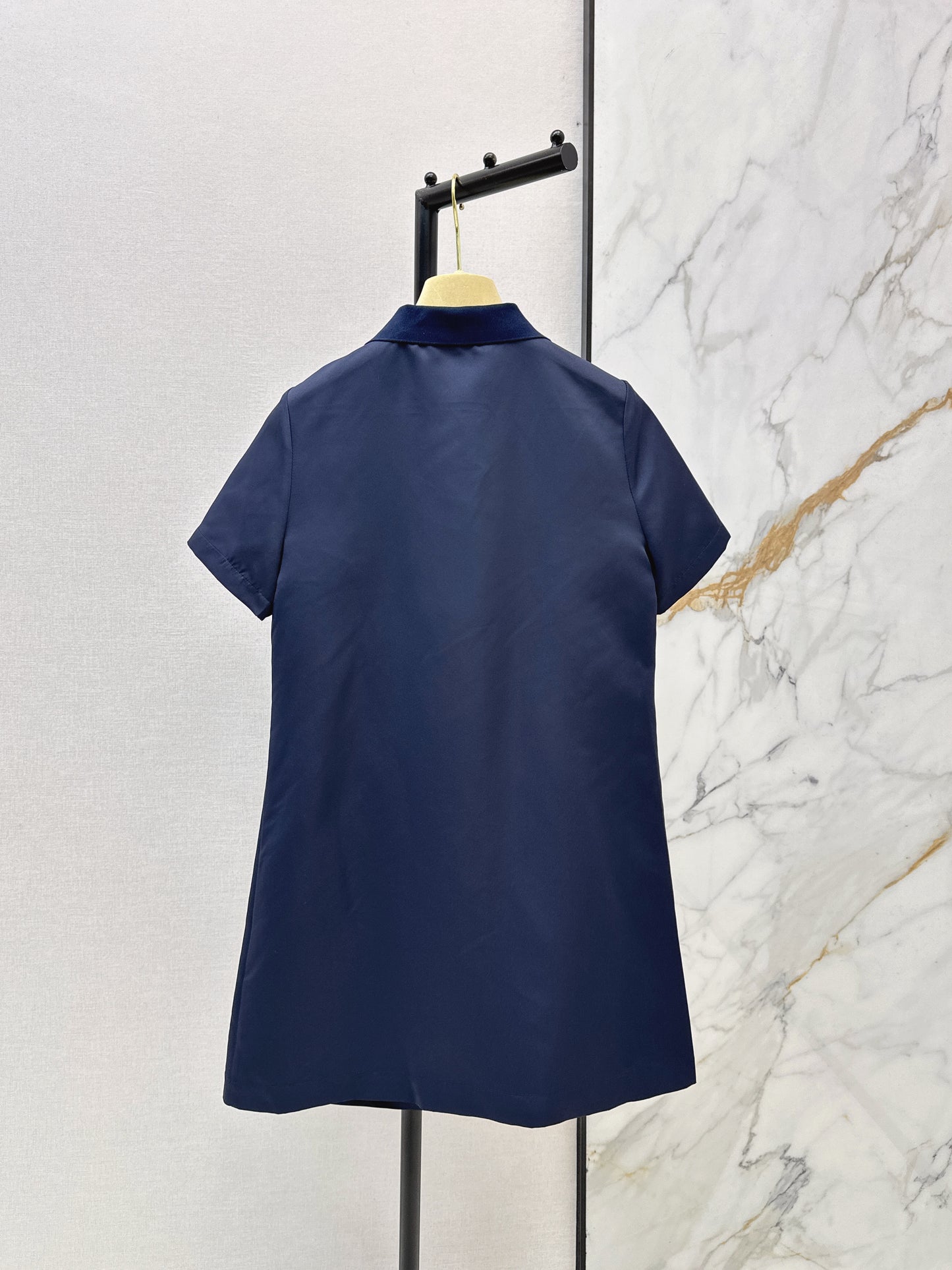 26ss Letter-embellished lapel dress