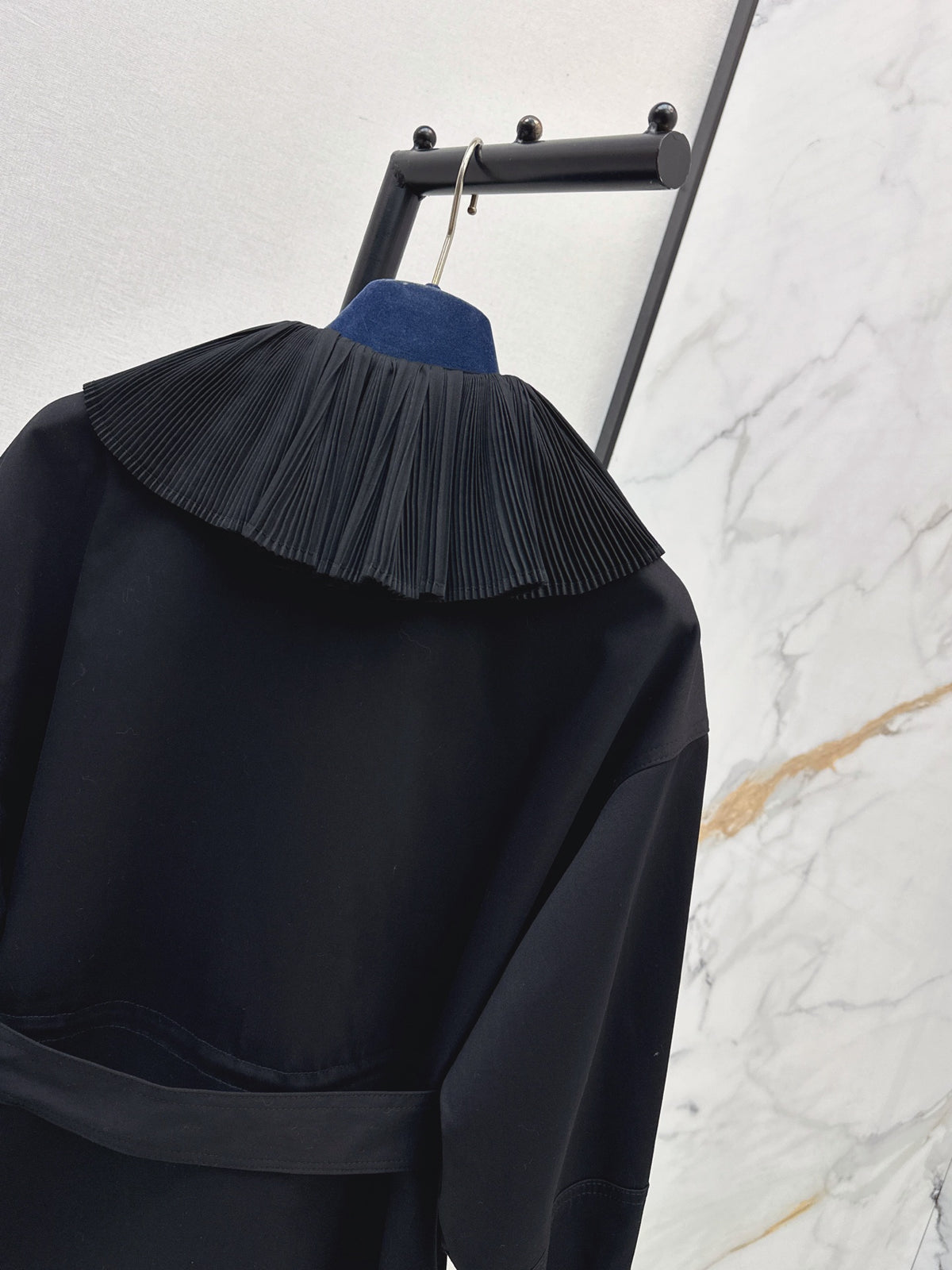 Louis Vuitton/26Latest Autumn/Winter Black Cropped Trench Coat