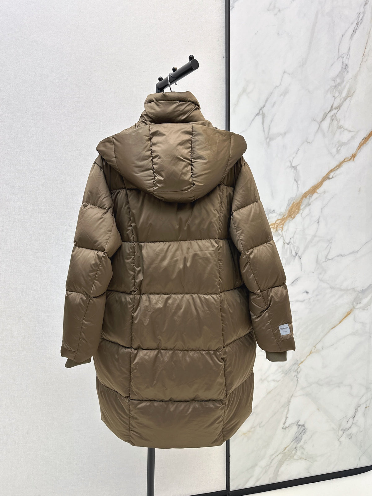 26 Fall/Winter New Simple Sleeve Badge Hooded Long Down Jacket