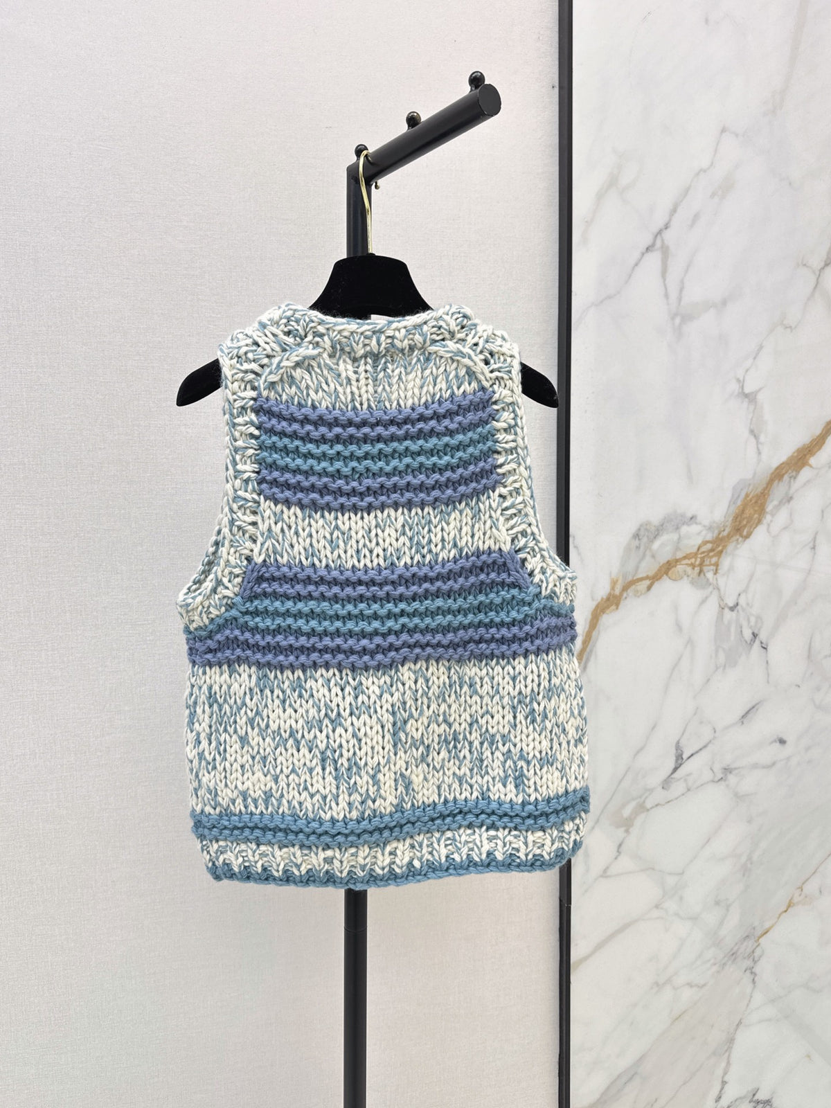 26 Autumn/Winter Latest Color-Block Floral Yarn Sleeveless Vest