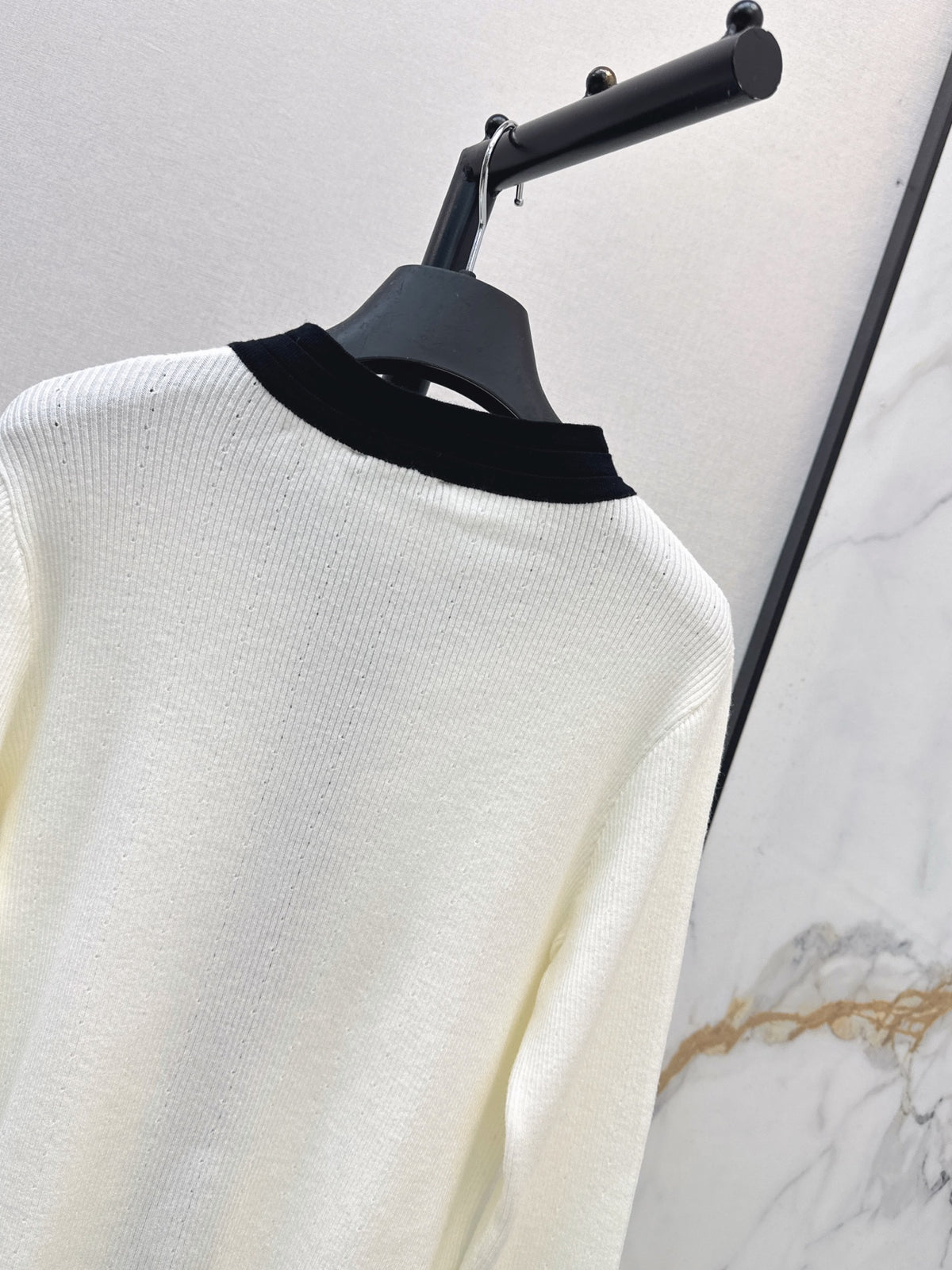 26 Early Autumn Latest Color-Block Trim Crew Neck Knit Cardigan