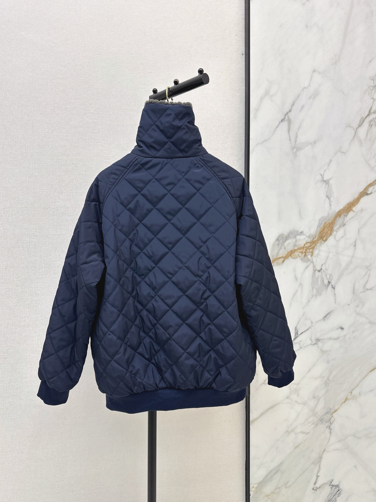 26Latest Autumn/Winter Loose-Fit Diamond-Quilted Padded Jacket