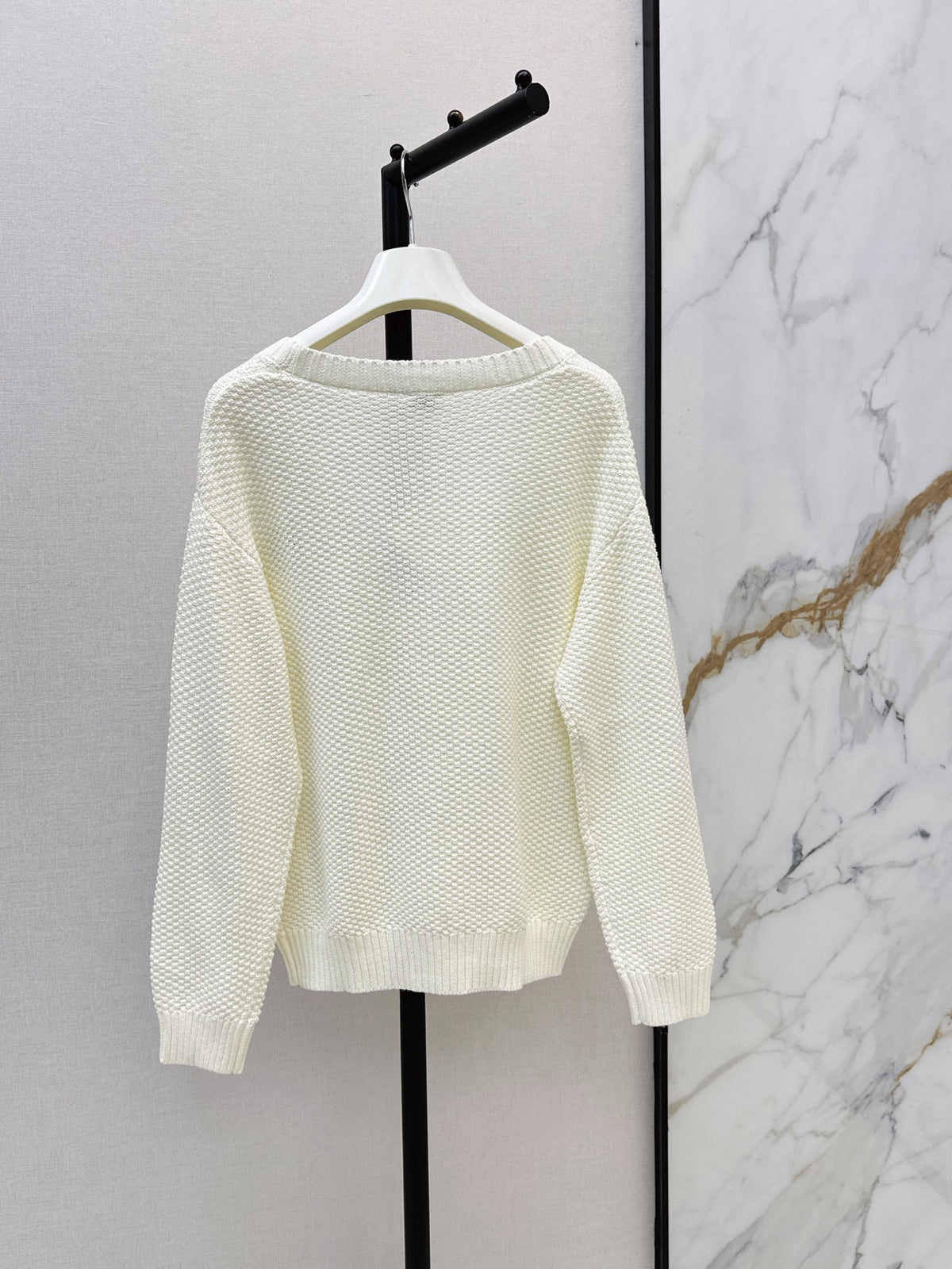 26Latest Autumn/Winter Loose-Fit V-Neck Knit Cardigan with Embroidered Logo