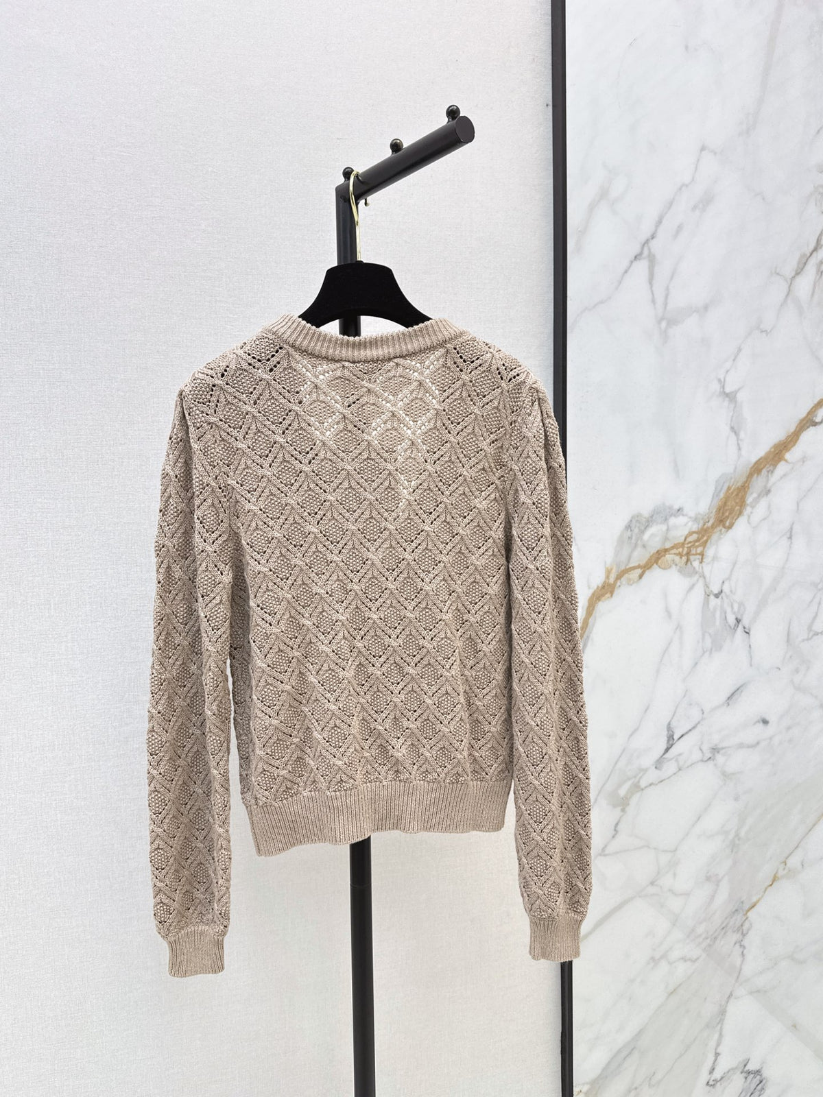 26New Early Autumn V-Neck Knit Cardigan with Textured Diamond Jacquard