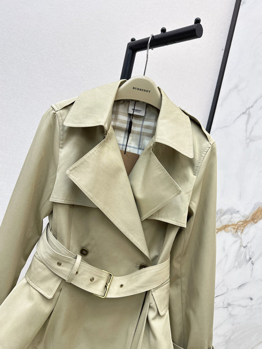 26Latest Autumn/Winter Trench Coat with Tailored Waist
