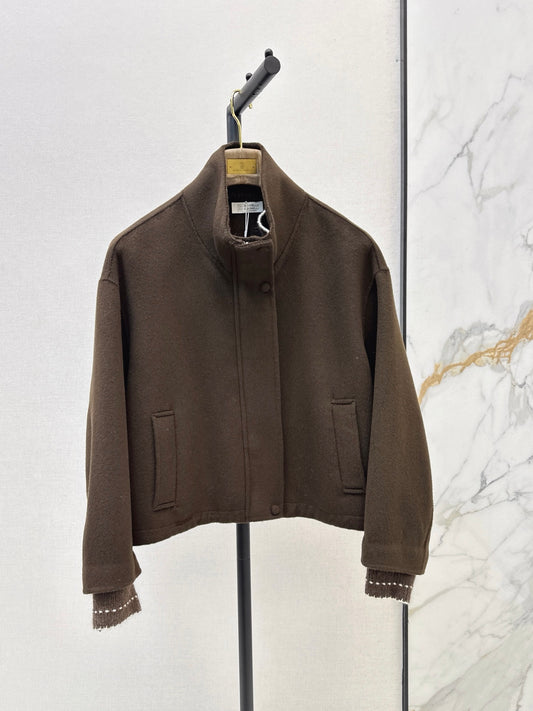 26Latest Autumn/Winter Short Double-Faced Wool Coat with Contrast-Stitched Knit Details