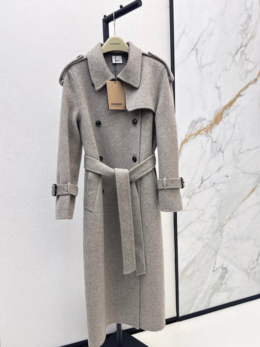 26Latest Autumn/Winter Double-Faced Wool Coat: Long, Waist-Cinching Design Exuding Sophisticated, Gentle Elegance