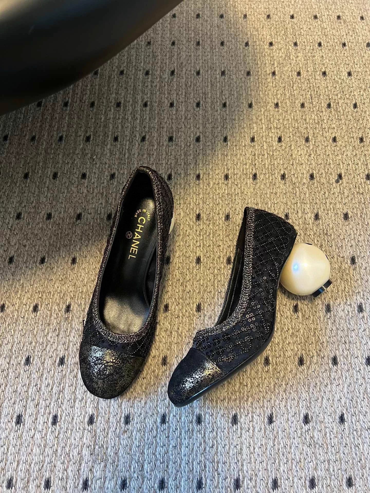 Mesh woven sequined high heels