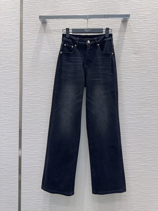 26New-Arrival Jeans with Rear Triangle Logo and Pockets