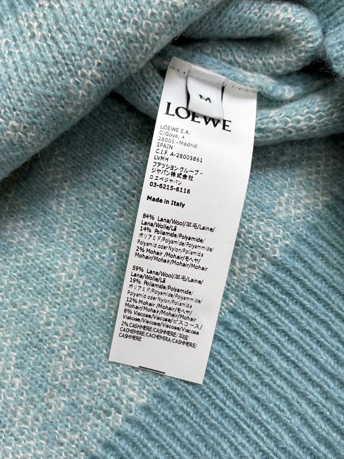 Color-blocked logo top