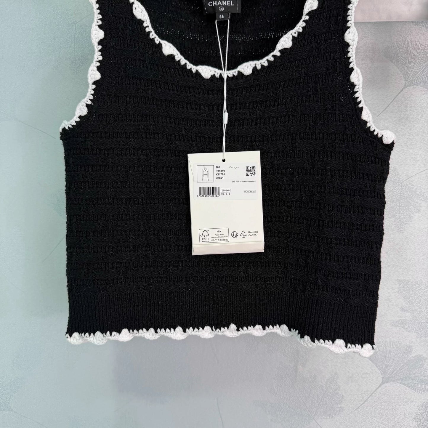 U-neck vest