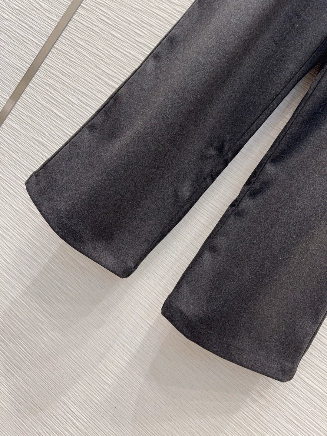 26New Button-Detail Casual Trousers