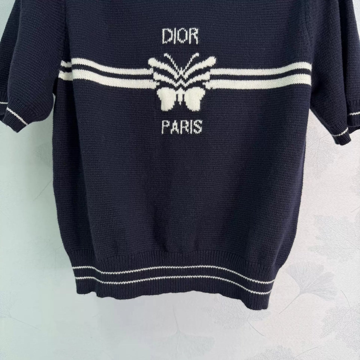 Short-sleeved knit top