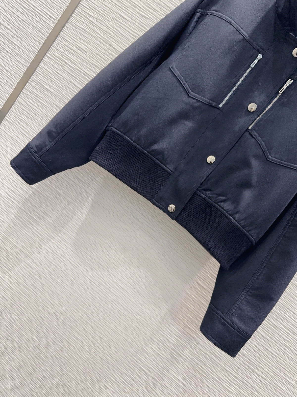26New Classic Minimalist Long-Sleeve Jacket