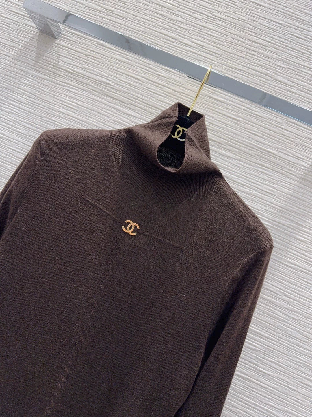 26New High-Neck Long-Sleeve Base Layer with Logo