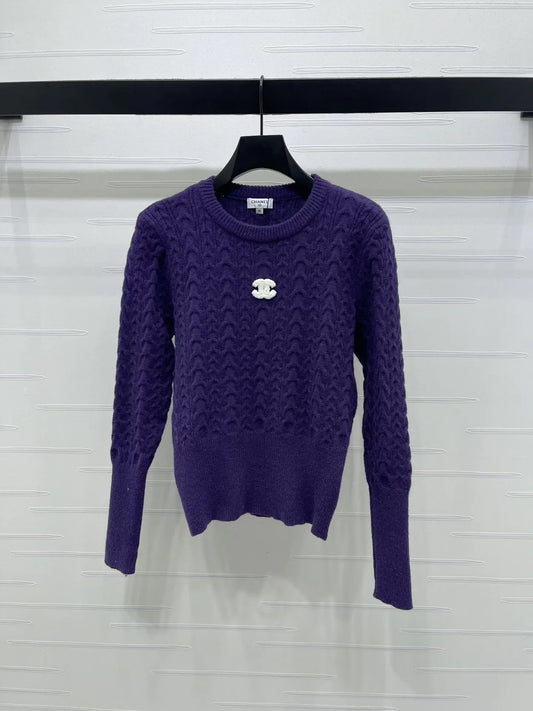 Round neck pullover long sleeved sweater