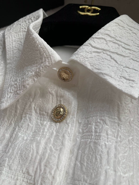 26Early Spring Collection: White Off-the-Shoulder Silk Shirt