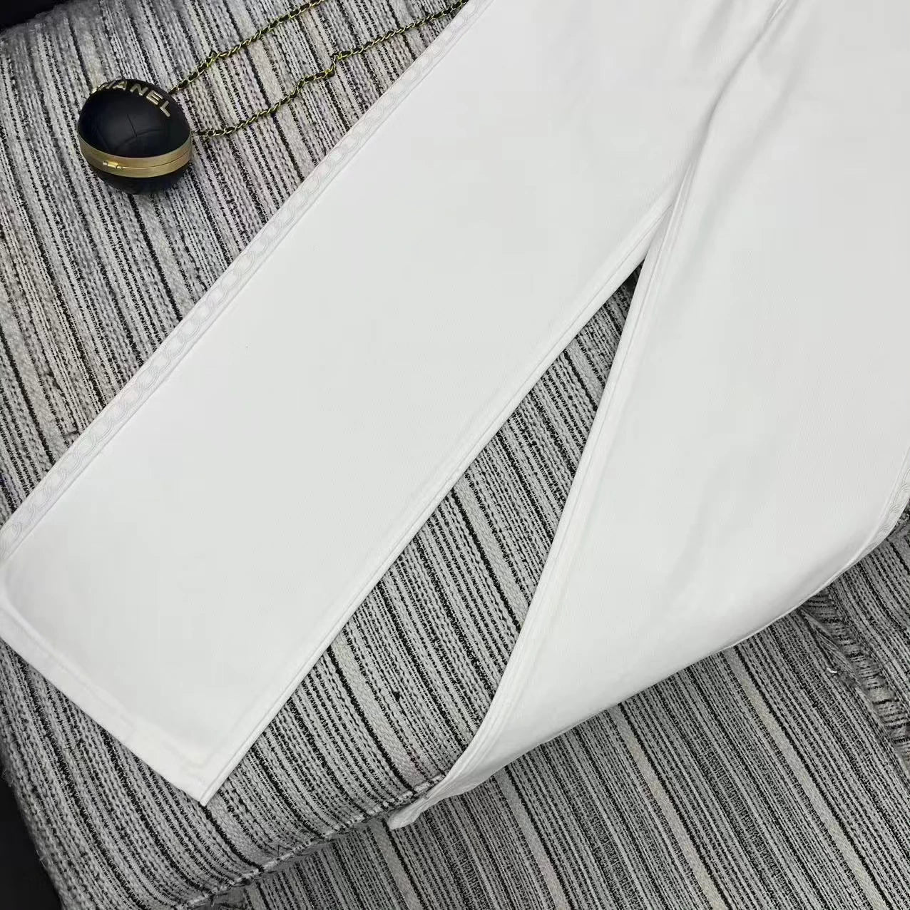 Embroidered straight-leg jeans
