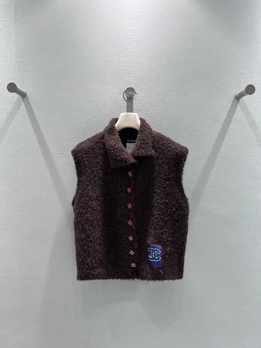 Double C-button vest