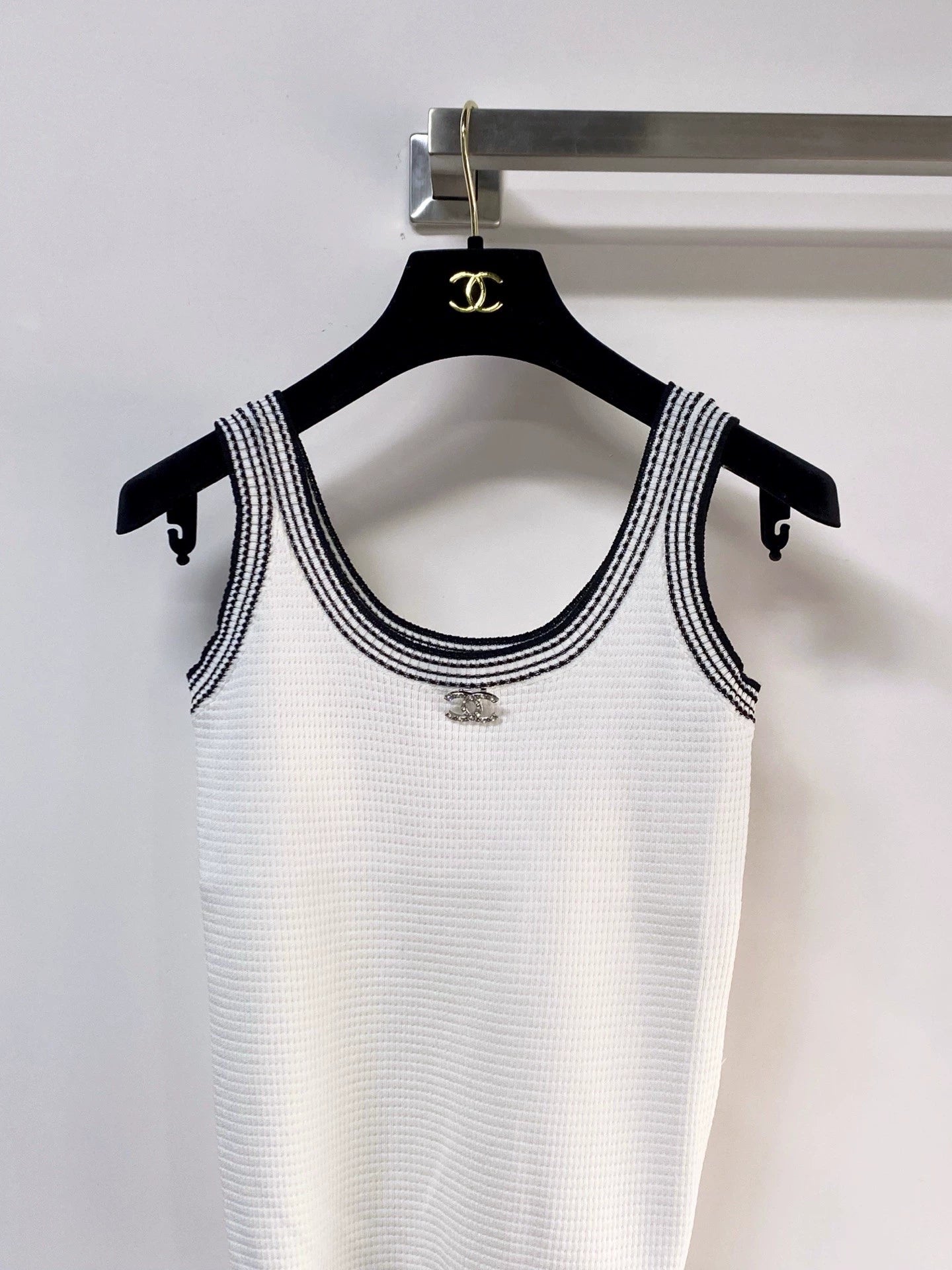 26ss Color-blocked trim tank top