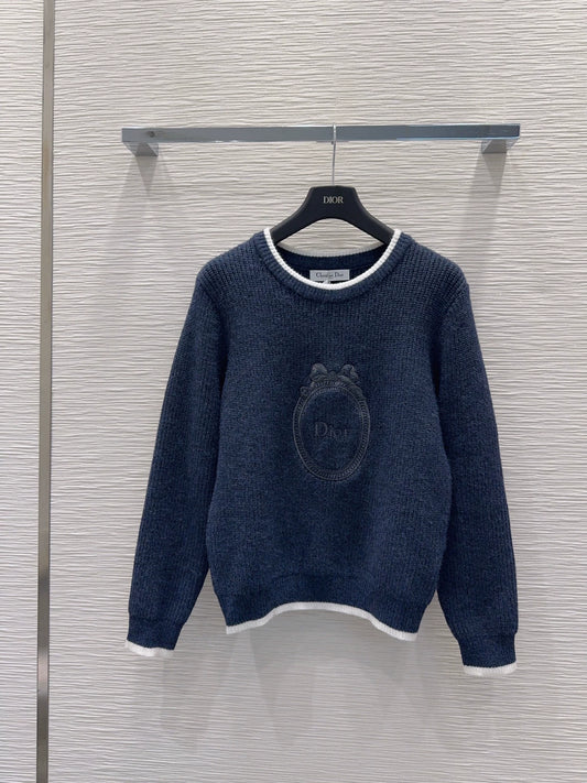 26Long-Sleeve Knitted Top with Contrast-Color Embroidered Logo