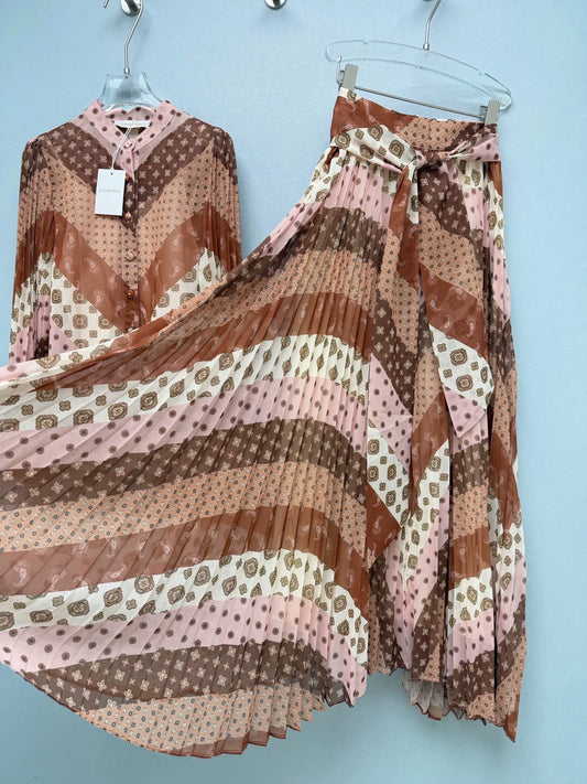 26Vintage-Style Pleated Set in Dusty Pink-Brown