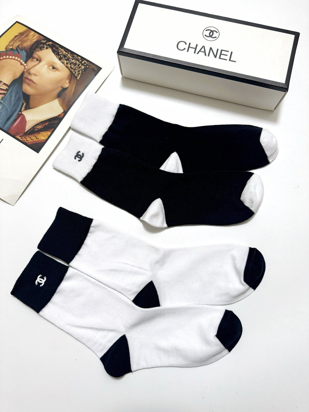 CHANEL 26S CREW SOCKS 410289 (1 BOX)