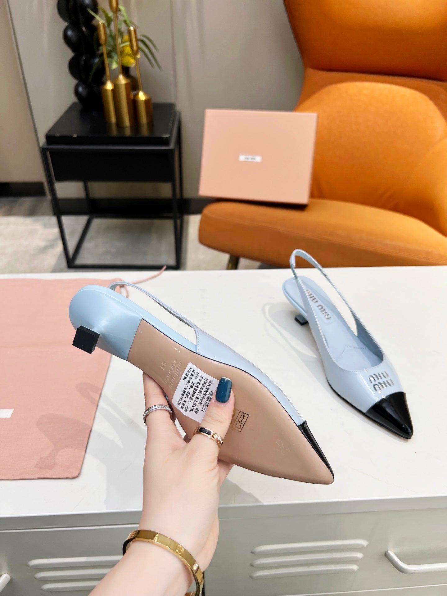 Slingback pump