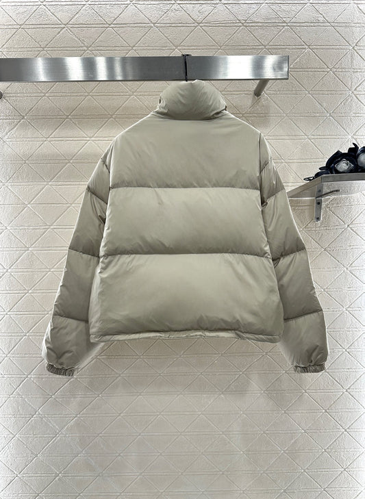 25 Flip collar, wear down jacket on both sides