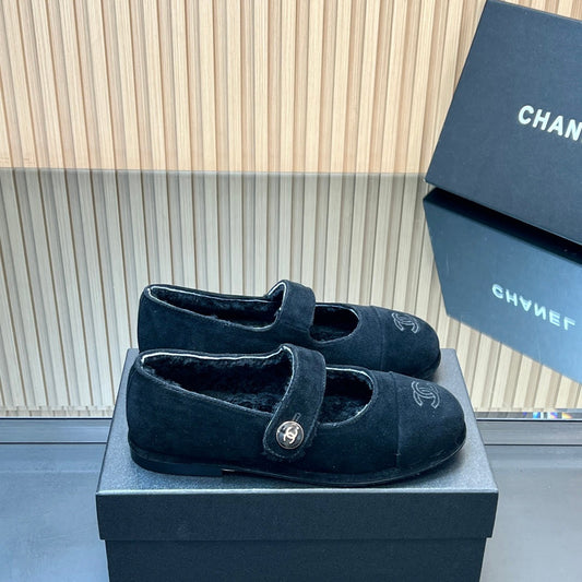 25 Mary Jane's lamb wool shoes