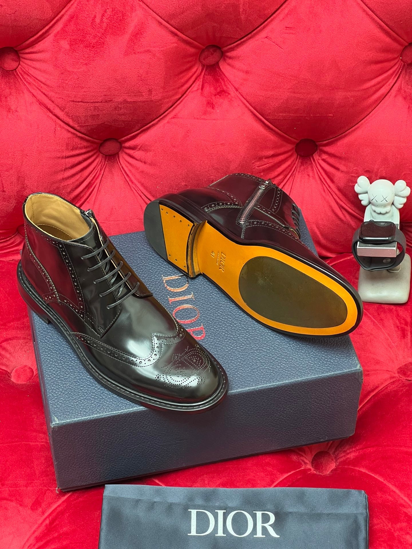 CD leather shoes