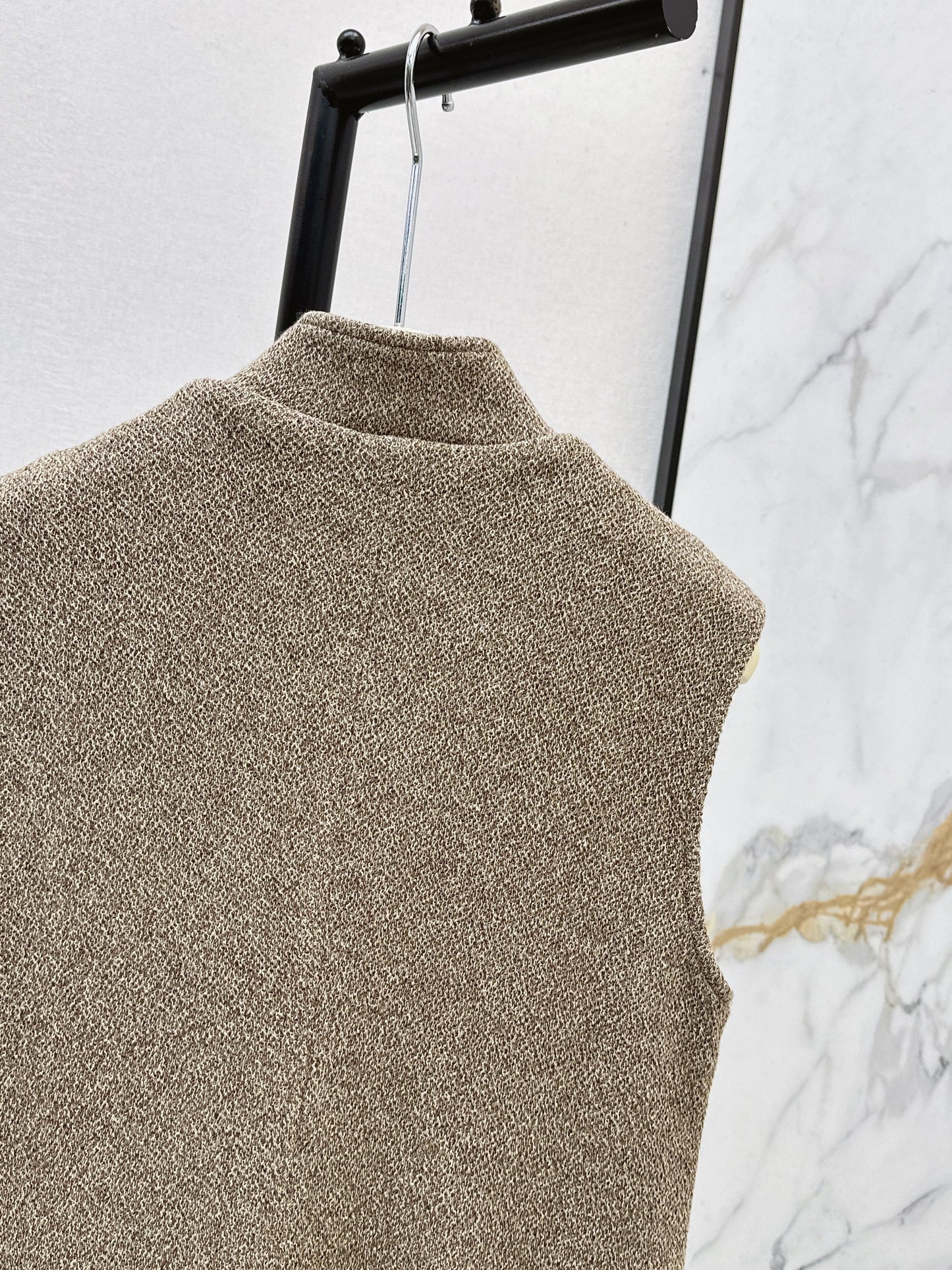 Stand-up collar vest