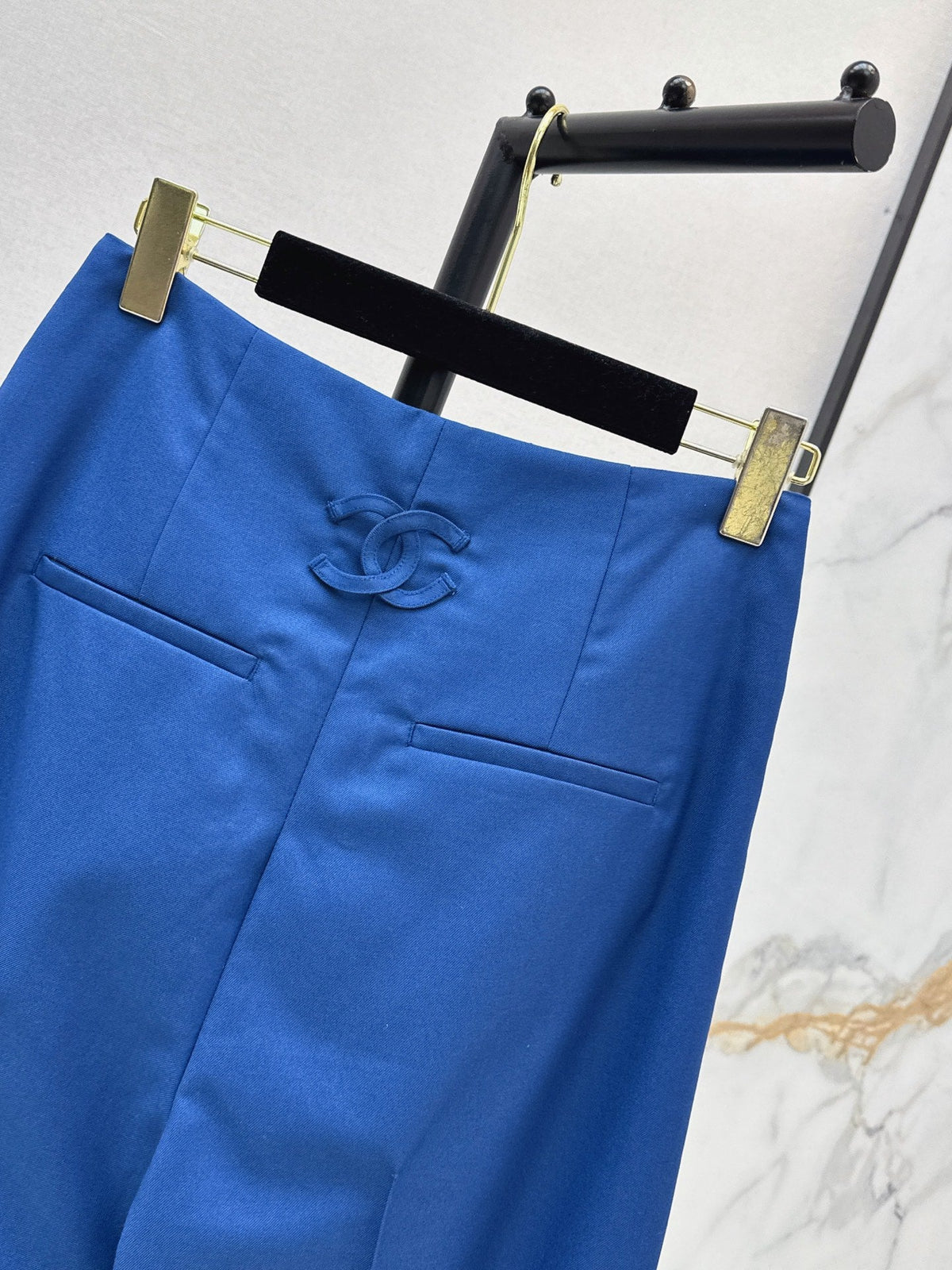26FW New Klein Blue High-Waisted Cropped Trousers with Cuffed Hems π©΅