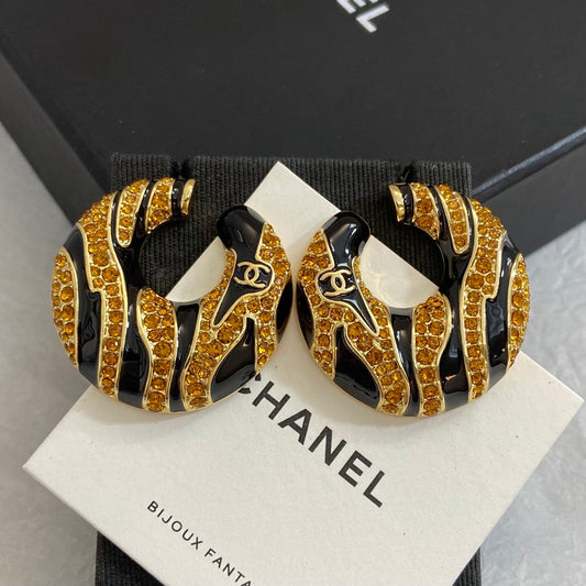 ❤️🔥Limited edition❤️🔥26FW New Limited-Edition Zebra-Print Double-C Stud Earrings
